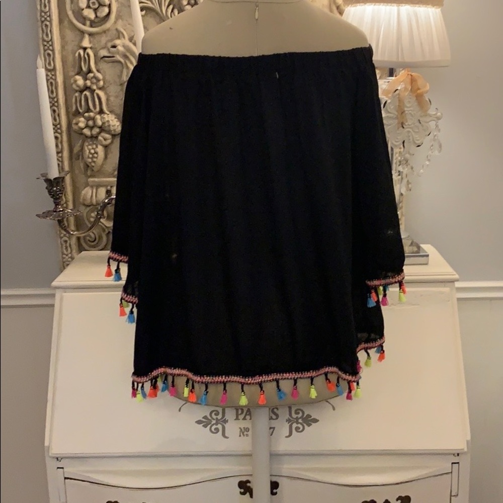 SOLD❤️❤️Off shoulder neon fringe shirt - Picture 4 of 7